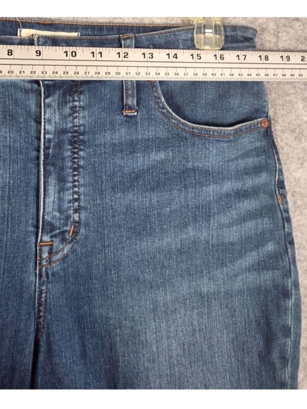 Madewell Curvy High Waisted Skinny Cropped Jeans - Picture 3 of 7